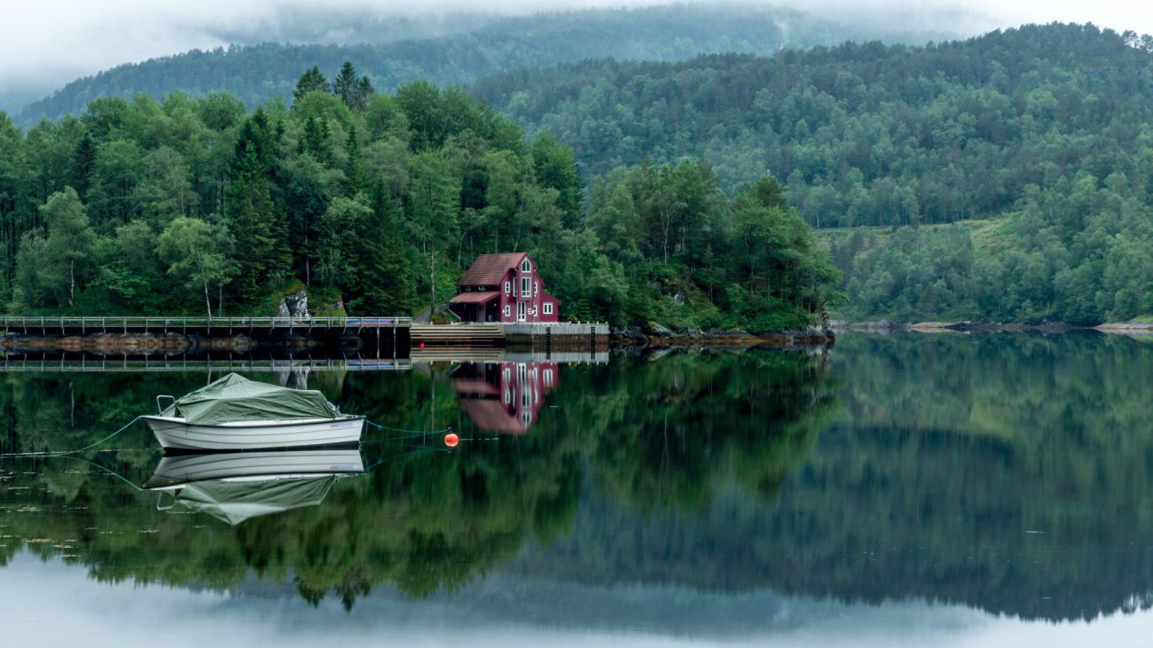 Boat Forest Lake House Mountain Reflection On Water Hd Travel