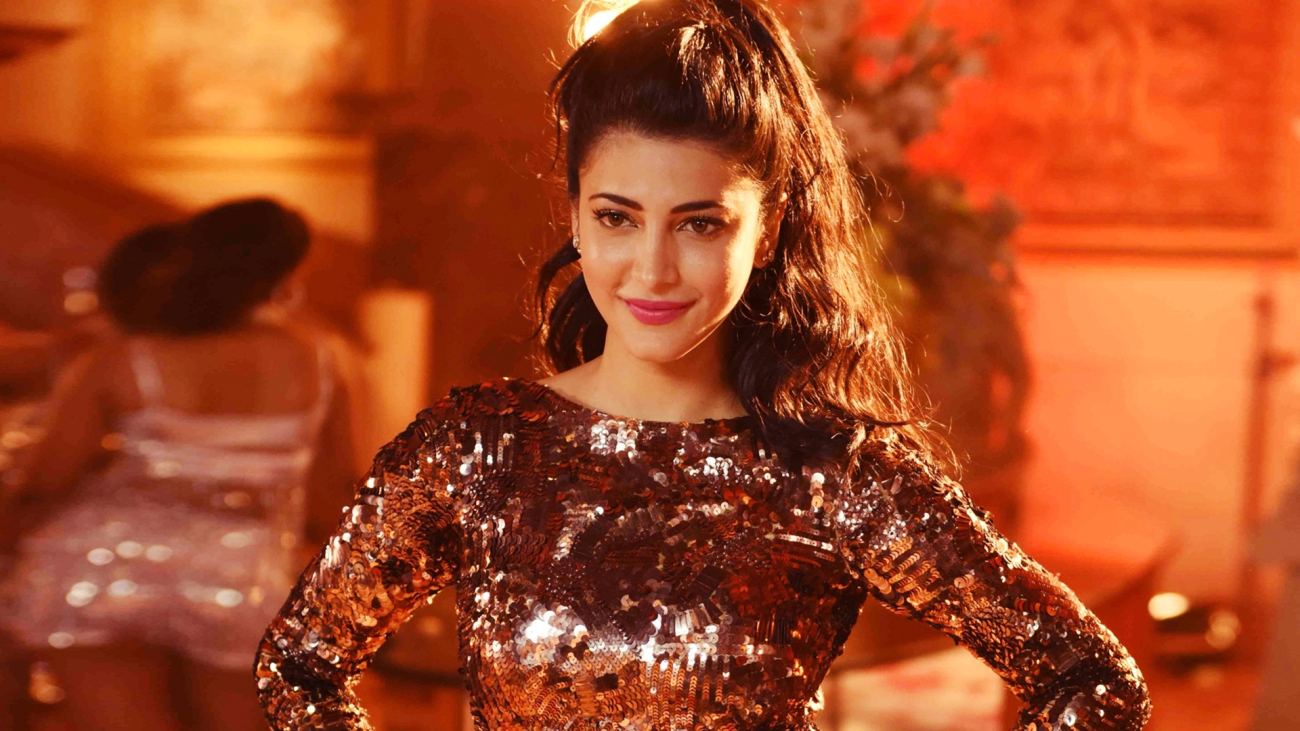Puli Actress Shruti Haasan HD