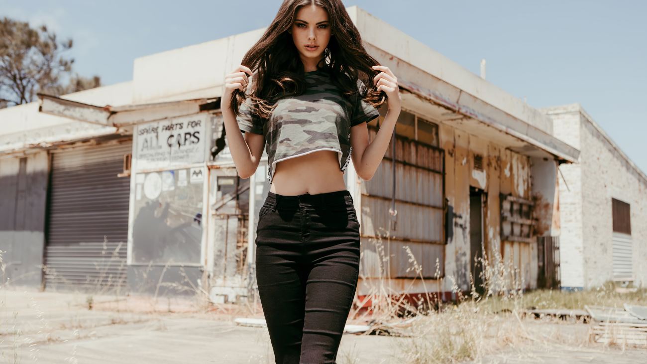 Meika Woollard Hd Photoshoot